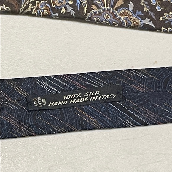 Dion Heritage Silk Tie Collection: Canadian Craftsmanship - Picture 8 of 9